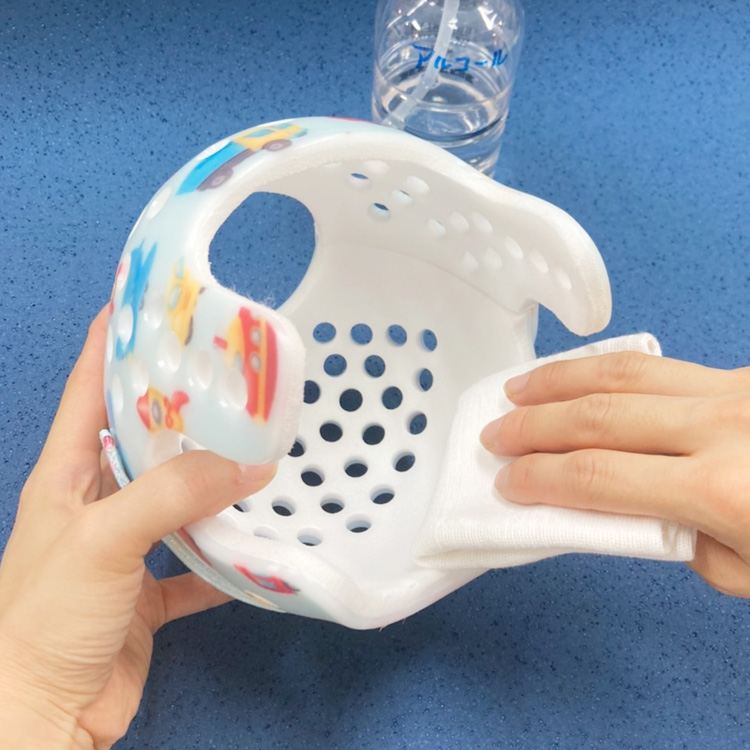 プロモメットをお手入れしているところ プロモメットをお手入れしているところ